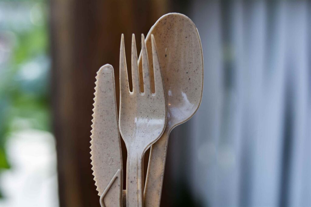 180 Pack biodegradable cutlery sets with napkin wrapped in a paper bag - Image 5